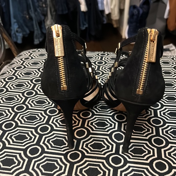 Heels - Picture 3 of 4